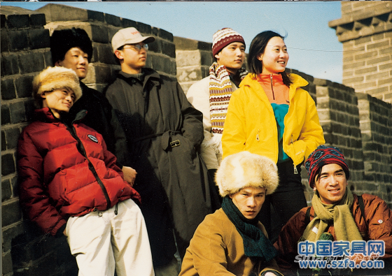 1999年，馬云與阿里巴巴創(chuàng)業(yè)團(tuán)隊(duì)在長(zhǎng)城。(高清圖集：馬云那些年)